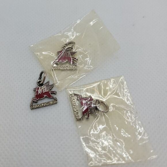 VINTAGE Mobil Oil Magnolia Red Lacquer Flying Pegasus Lot - Picture 3 of 8